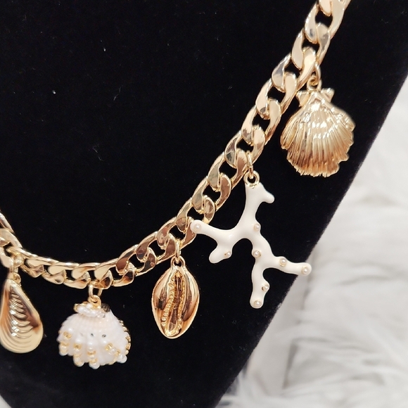 🔹House Of Harlow🔹️ 1960 Gold Charm 18" Natural Shell Freshwater Pearl Necklace - Picture 9 of 13